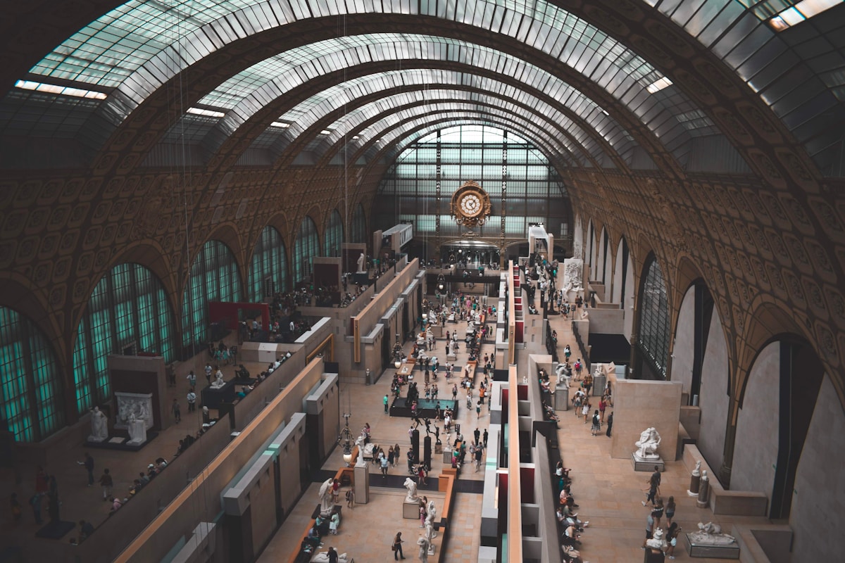 Gare Saint-Lazare near Short Stay Paris apartments in the 9th arrondissement